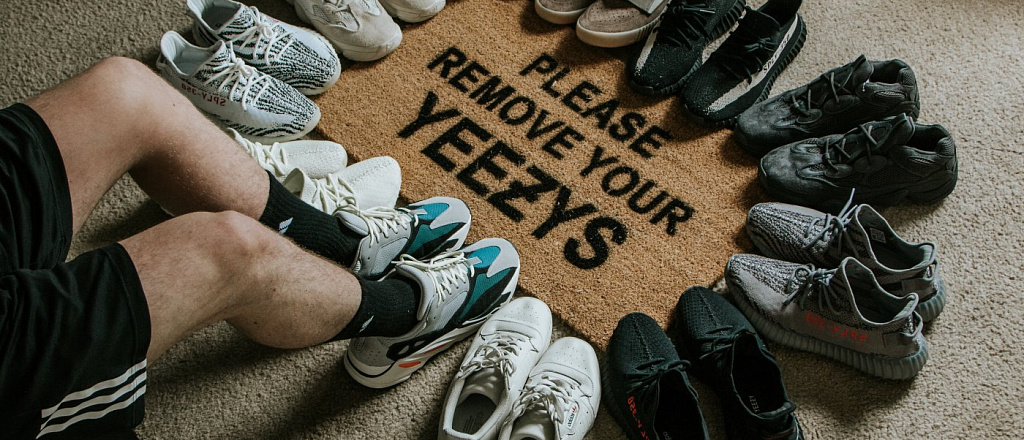 kan-e-uest-podal-zayavku-na-novuyu-torgovuyu-marku-yeezy-sock-shoes