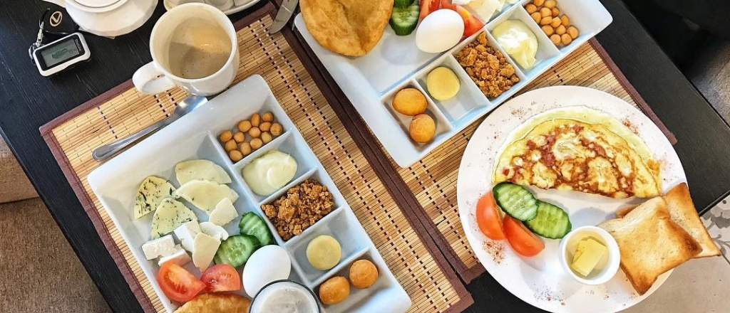 o-tom-kak-osnovatel-natige-otkryl-zavedenie-gde-proizvodyat-kraftovye-syry-i-razrabotal-kazakh-breakfast