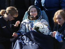 s-emochnaya-gruppa-fil-ma-vyzov-vernulas-na-zemlyu-posle-puteshestviya-na-mks