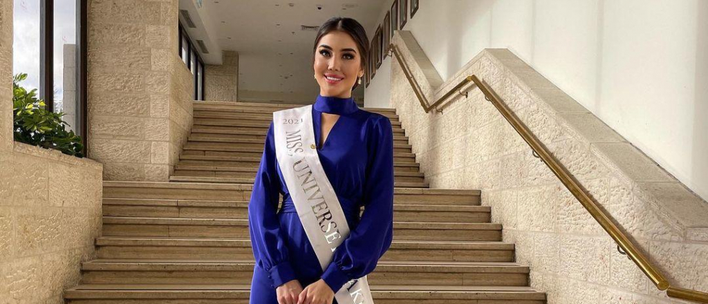 kazahstanka-prodefilirovala-v-polufinale-na-miss-vselennaya-2021
