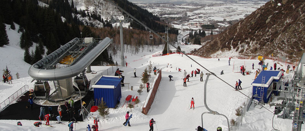 otdyh-bliz-almaty-snoubord-katanie-na-loshadyah-i-termal-nyy-basseyn