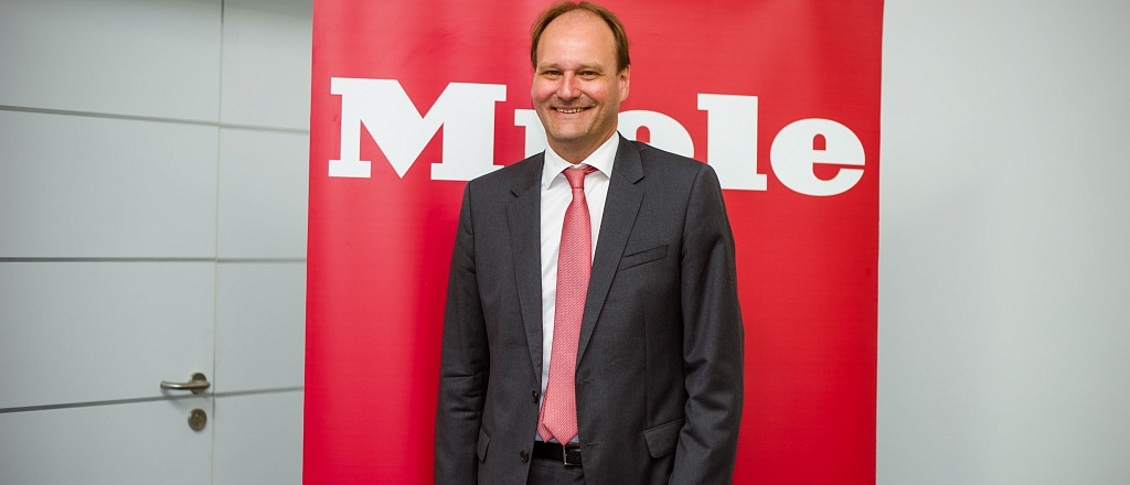 pravnuk-osnovatelya-miele-otkryl-pervyy-magazin-nemeckoy-tehniki-v-astane