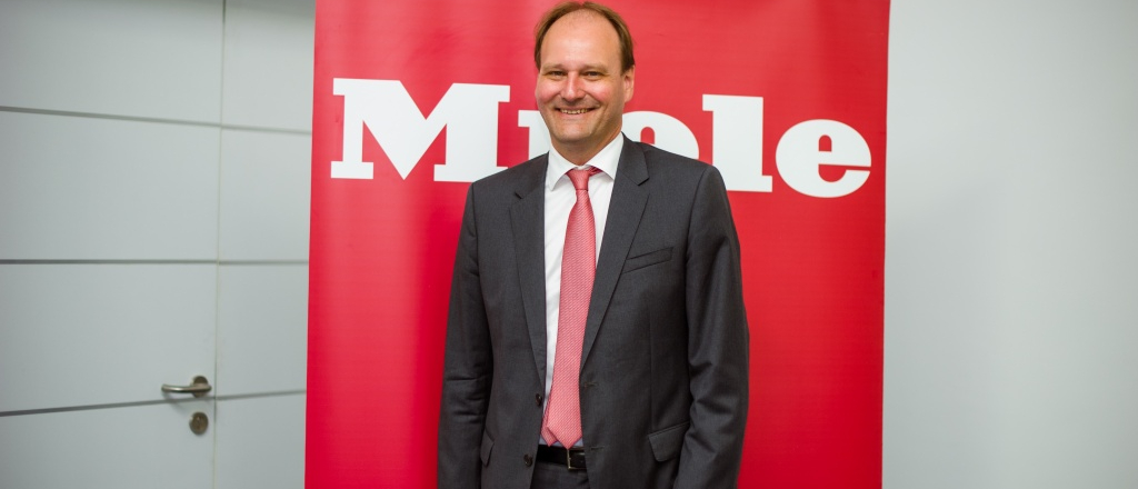pravnuk-osnovatelya-miele-otkryl-pervyy-magazin-nemeckoy-tehniki-v-astane