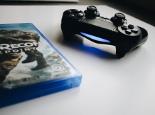 playstation-4-gde-kupit-onlayn-igrovuyu-pristavku-i-igry-k-ney