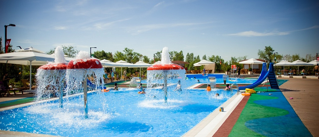 6-basseynov-pod-otkrytym-nebom-v-astane