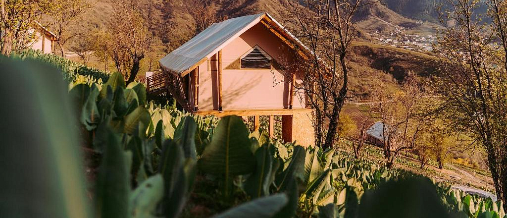 where-to-find-stylish-glamping-and-yurt-camps-in-central-asia-15-interesting-locations