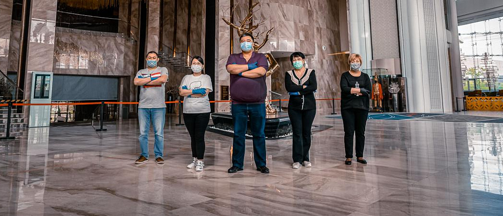 kak-vrachi-poltora-mesyaca-zhili-vdali-ot-blizkih-v-hilton-astana