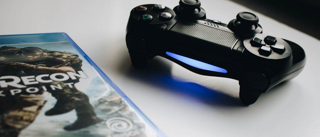 playstation-4-gde-kupit-onlayn-igrovuyu-pristavku-i-igry-k-ney