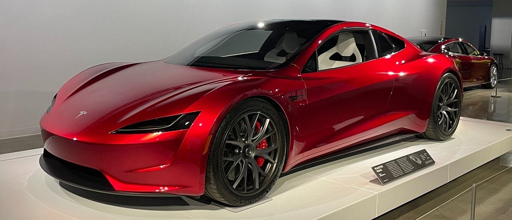 tesla-roadster-budet-razgonyat-sya-do-sotni-menee-chem-za-sekundu