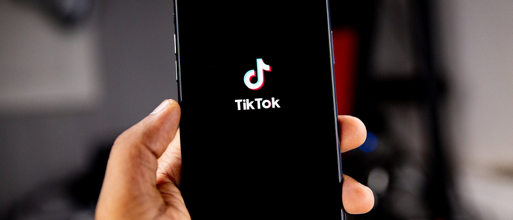 tiktok-zaymetsya-dostavkoy-edy-i-otkroet-set-temnyh-kuhon