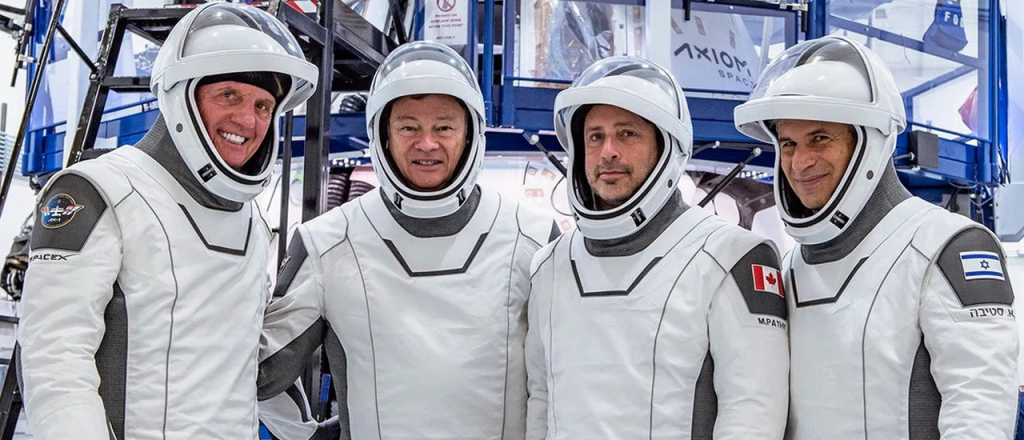 spacex-vpervye-otpravila-turistov-na-mks