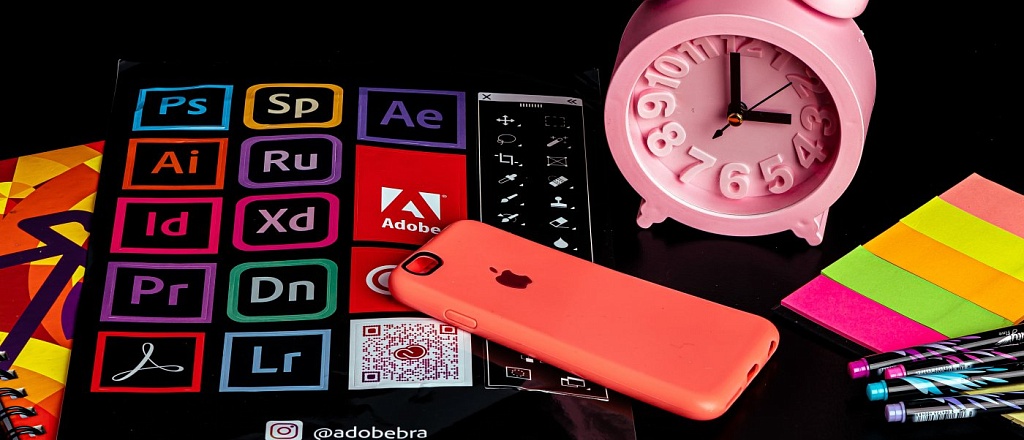 adobe-predstavila-plat-e-sposobnoe-menyat-cvet-i-print-za-schet-vstroennyh-displeev