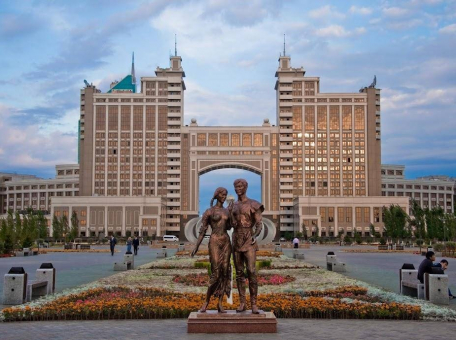 besplatnye-uroki-angliyskogo-yazyka-provodyat-v-parke-astany