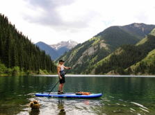 chto-takoe-sup-serfing-i-gde-pokatat-sya-v-almaty