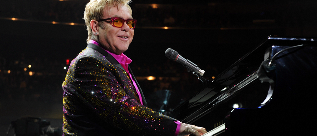 elton-dzhon-pereizdast-al-bom-madman-across-the-water