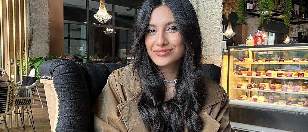 how-a-girl-from-uzbekistan-became-a-popular-singer-at-age-21-and-opened-a-tiktok-house