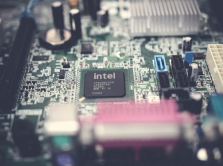 intel-uderzhala-zvanie-samogo-dorogogo-brenda-sredi-proizvoditeley-chipov