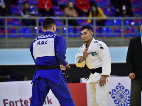 kazahstanec-magzhan-shamshadin-vyigral-zoloto-grand-slam-po-dzyudo
