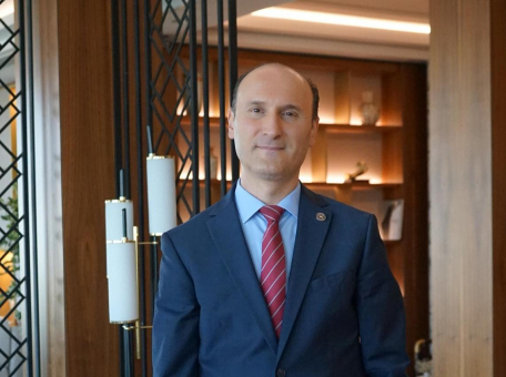general-nyy-menedzher-sheraton-bishkek-o-tom-kak-rukovodit-luchshim-otelem-v-bishkeke