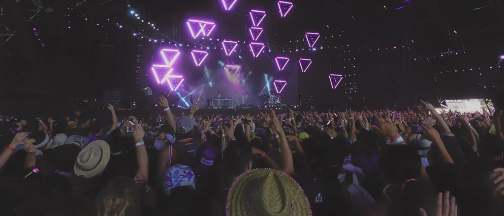 zendaya-vystupila-na-coachella-s-trekami-iz-eyforii