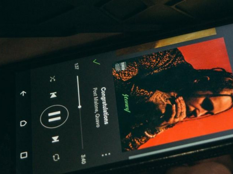 post-malone-pobil-rekord-po-kolichestvu-brilliantovyh-plastinok-v-chest-etogo-on-vypustil-sbornik