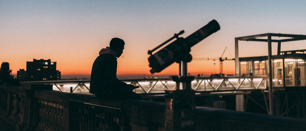 moskovskiy-planetariy-otkryl-nabor-na-kursy-astronomii-dlya-vzroslyh