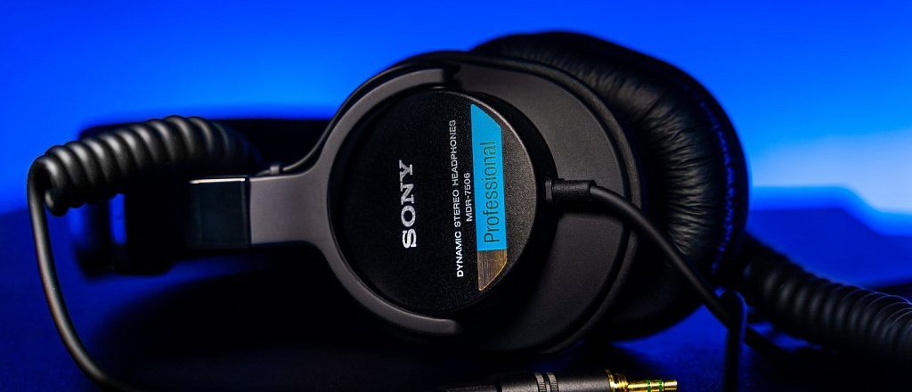 sony-predstavila-pervye-besprovodnye-naushniki-playstation