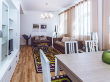 skladyvaetsya-oschuschenie-budto-ty-za-rubezhom-o-zhizni-v-stolichnyh-apartamentah