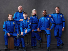 blue-origin-zavershila-pilotiruemyy-suborbital-nyy-polet-s-shest-yu-turistami-na-bortu