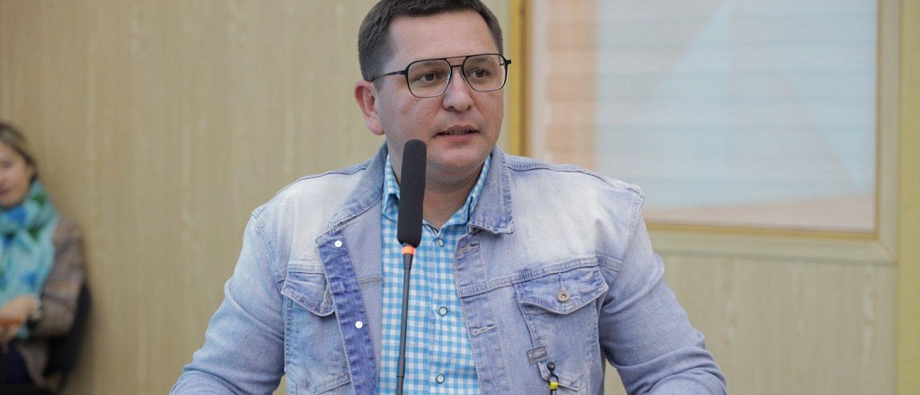 biznes-keys-kak-vyraschivat-yagody-i-ovoschi-bez-zemli-i-solnechnogo-sveta-i-reshat-problemy-ekologii